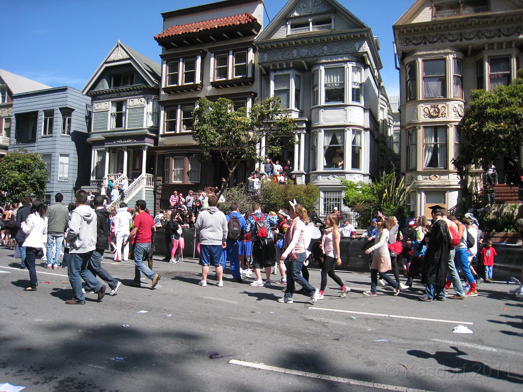 2011 Bay to Breakers Sunday 0815.JPG - I was able to participate in the 2011, 100th anniversary of the San Francisco Bay to Breakers 12K race. A great weekend for sight seeing and racing.